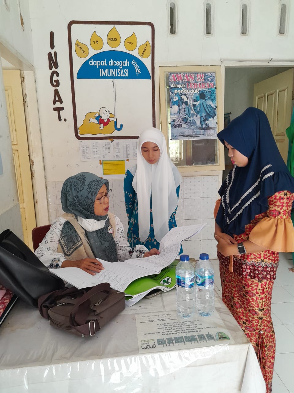 Pemantauan Kegiatan Bidan Desa  Pada Poskesri Langgai Nagari Gantiang Mudiak Utara Surantih
