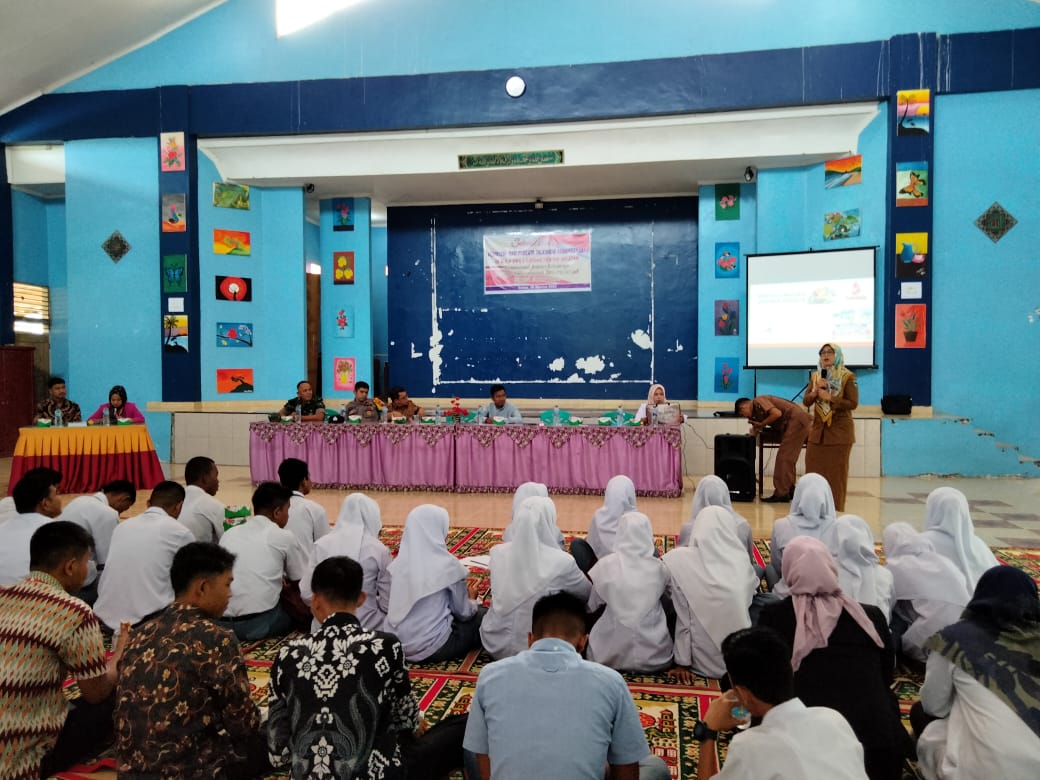 Puskesmas pasar baru memberikan materi anemia gizi dan gizi seimbang dalam acara Talkshow kemerdekaa
