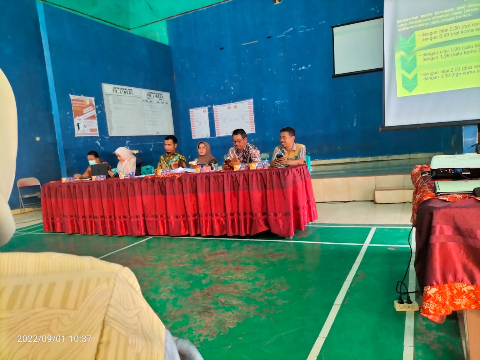 PUSKESMAS AIR HAJI MENGHADIRI SOSISLISASI KEPUTUSAN  BUPATI TENTANG KRITERIA FAKIR MISKIN DAN ORANG 