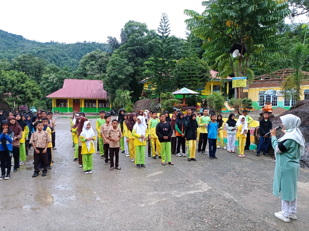 GEBYAR GERMAS DI SMP 01 ASAM KUMBANG