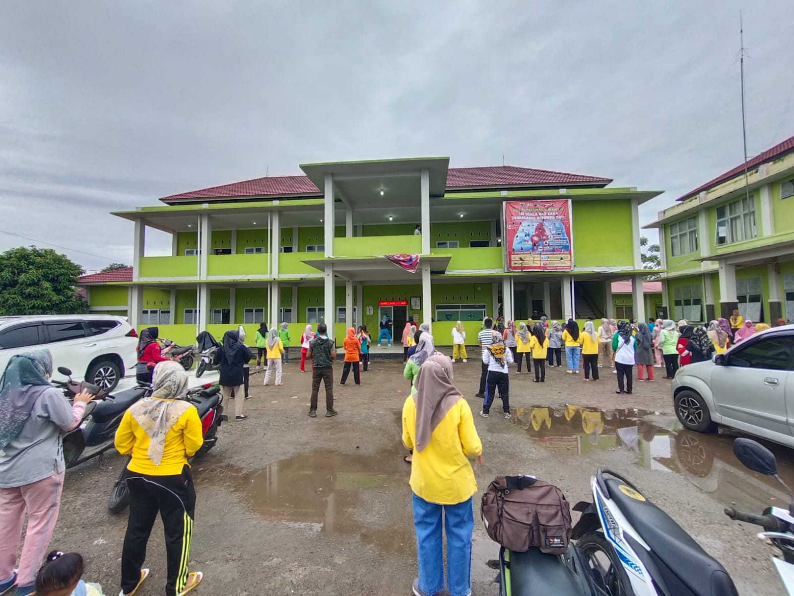Puskesmas surantih,mengajak dan menghimbau kepada seluruh staff dan masyarakat untuk mengikuti kegia