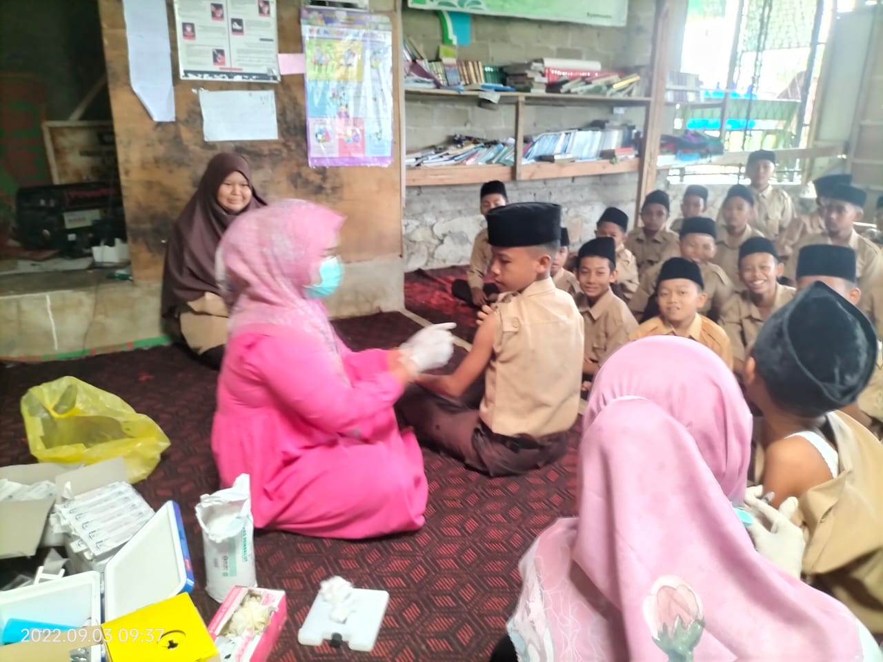 Puskesmas Kambang laksanaan Imunisasi BIAN di Pesantren Al Ma\'ruf Wilker Puskesmas Kambang.