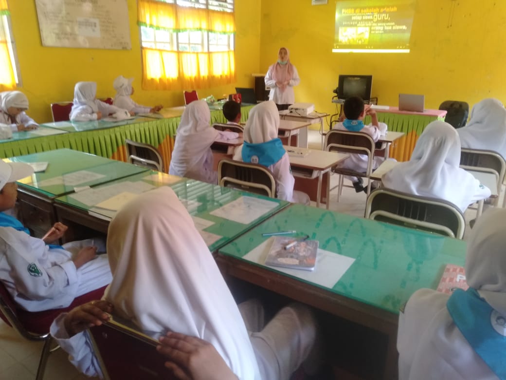 EDUKASI KESEHATAN PHBS DI SEKOLAH KEPADA DOKTER KECIL SD 06 TALANG, PUSKESMAS RAHUL 