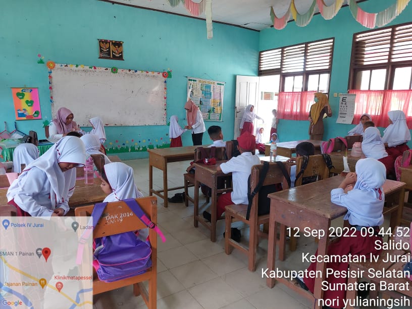 Pelaksanakan Skreening Murid baru di 2 SD di  Puskesmas Salido