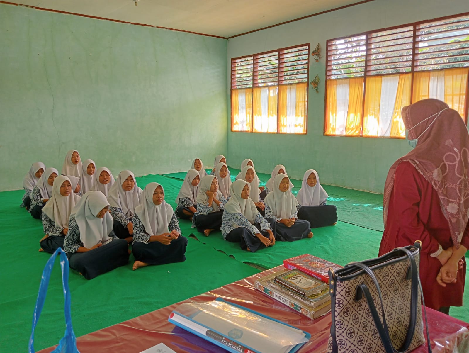 PEMBERIAN TABLET TAMBAH DARAH BAGI SISWI SMPN 5 RANAH PESISIR DALAM RANGKA MENDUKUNG INOVASI PASAN M