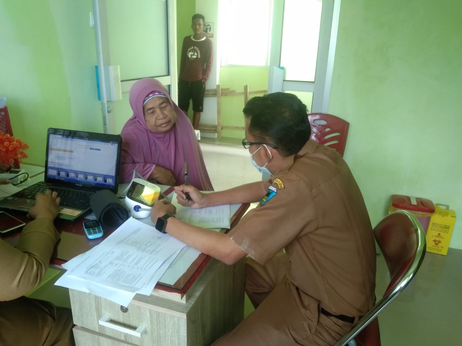 VAKSINASI COVID-19 DI PUSKESMAS IV KOTO MUDIK\"