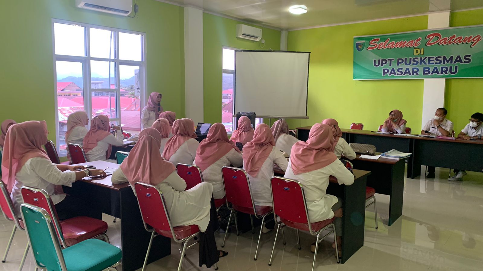 PELAKSANAAN REVIEW HASIL SIDAK KADINKES KE PUSTU DAN POSKESRI WIL. KERJA UPT PUSKESMAS PASAR BARU 