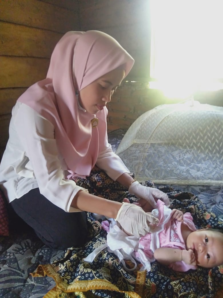 Puskesmas AirHaji  Memantau keadaan ibu dan bayi,memastikan ibu menyusui bayi