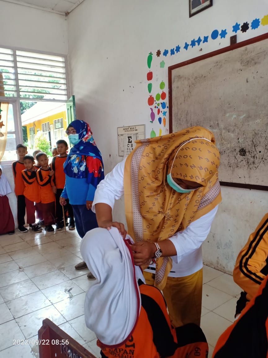 \" Pemeriksaan Indera dan Tes kebugaran pada SD 09 Nilau  puskesmas Tapan\"