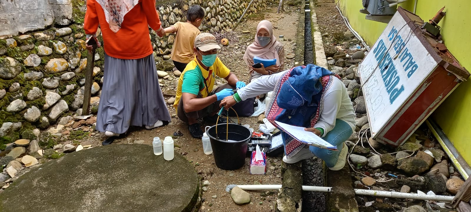 PENGAMBILAN SAMPEL INSTALASI PENGOLAHAN AIR LIMBAH (IPAL) DAN SUMBER AIR BERSIH PUSKESMAS BALAI SELA