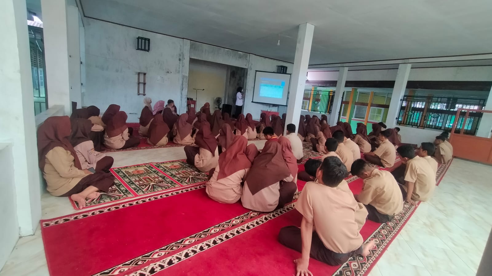 Puskesmas Salido laksanakan Penyuluhan Kespro dan Anemi Gizi Remaja di SMKN 1 Painan