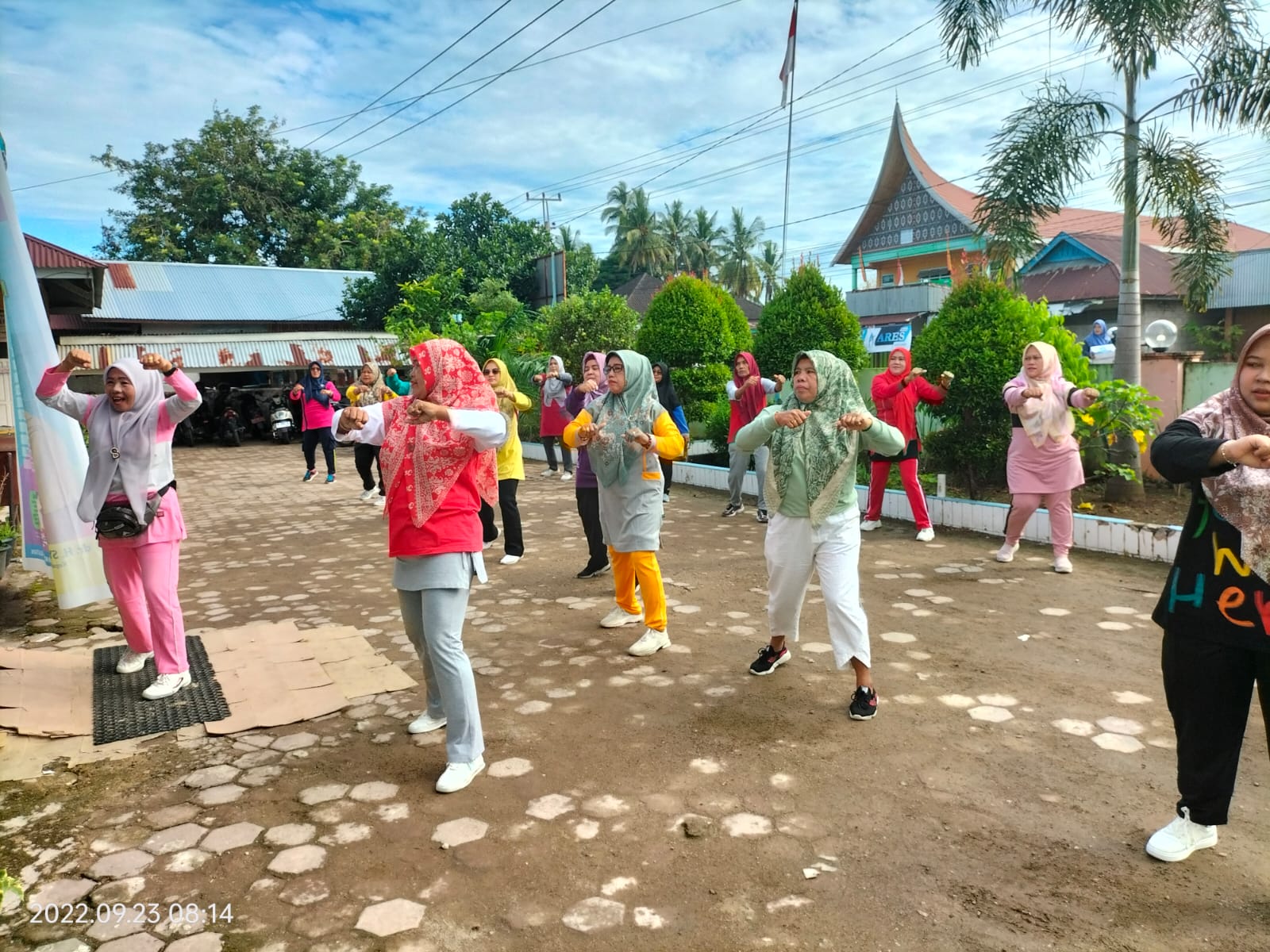 Senam Pagi di Puskesmas Kambang Jumat, 23 September 2022