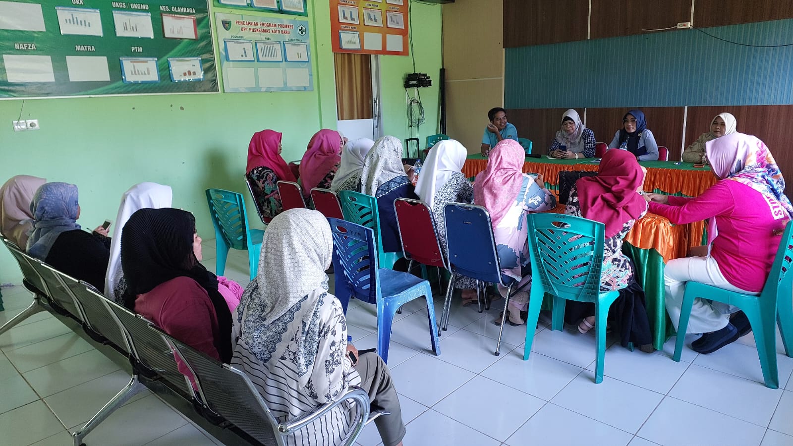 PERTEMUAN PEMBINA DESA ,TENTANG UPAYA    PENURUNAN AKI & AKB di  PUSKESMAS KOTO BARU KEC LENGAYANG