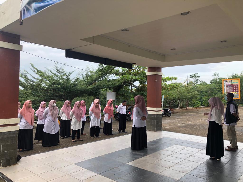 MENGAWALI SEMANGAT PAGI SEBELUM PELAYANAN DI PUSKESMA RAHUL