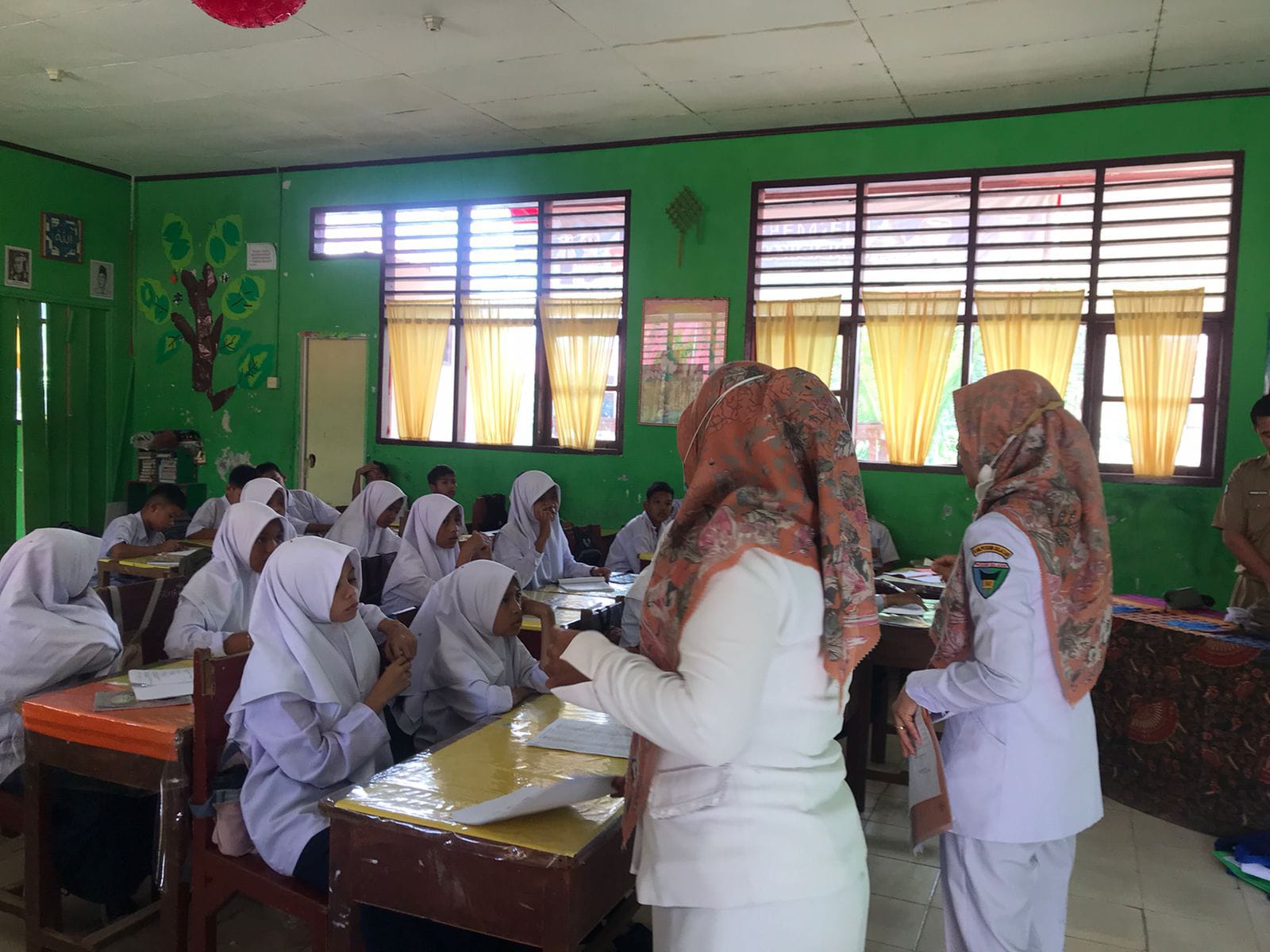 PUSK. PASARBARU LAKSANAKAN PENJARINGAN KESEHATAN SISWA BARU di SMP 2 BAYANG