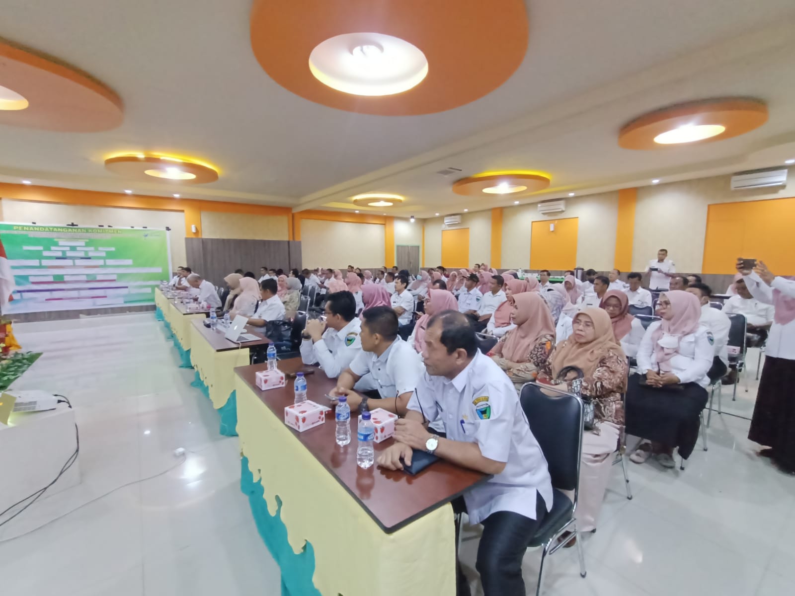 PUSK. KAYU GADANGREMBUK STUNTING DAN PENANDATANGANAN KOMITMEN PERCEPATAN PENURUNAN STUNTING DI KABUP