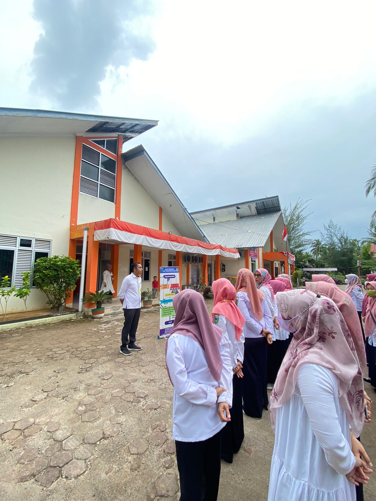 Penjelasan Kembali Alur Pengaduan oleh Kepala Puskesmas Salido.