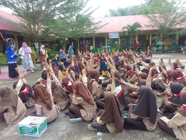 PUSKESMAS  LUMPO LAKUKAN PENYULUHAN KESEHATAN REPRODUKSI, PENCEGAHAN ANEMIA DAN PEMBERIAN TABLET FE 