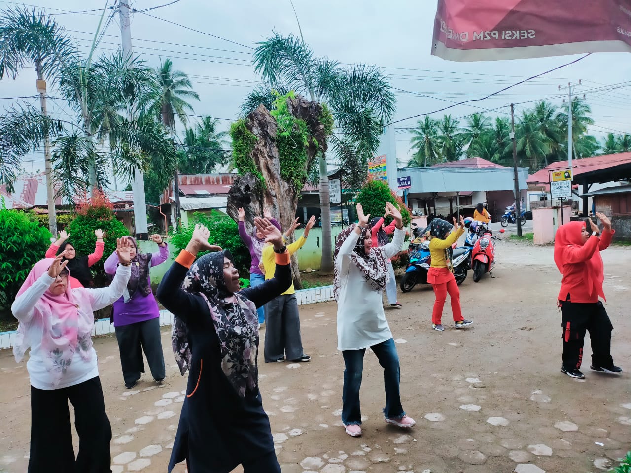 Senam Pagi di Puskesmas Kambang