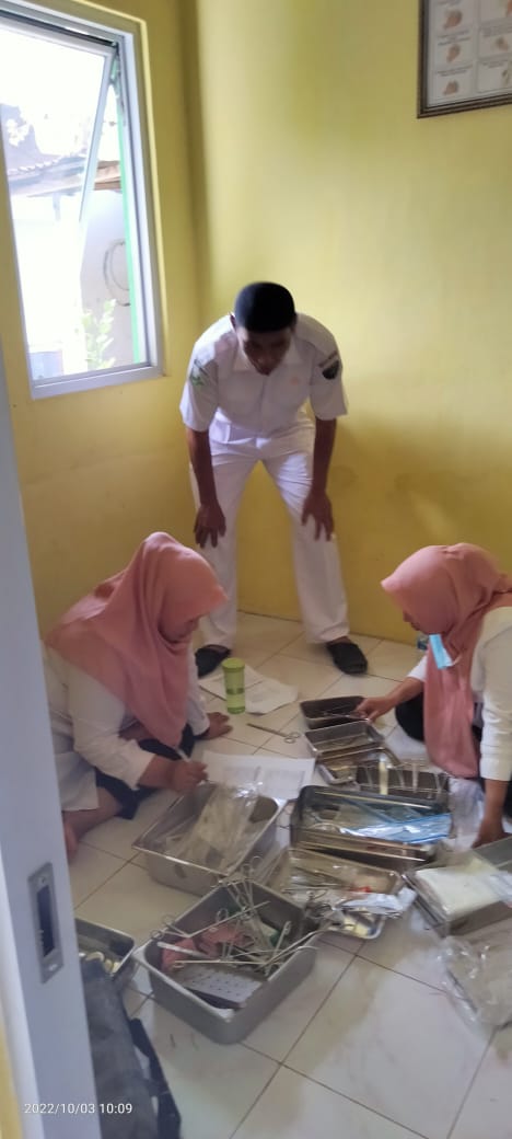 PENGECEKAN KETERSEDIAN BARANG ATAU ASET DAN MONEV PWS YANG ADA DI PUSTU KAMPUNG TAMPUNIK