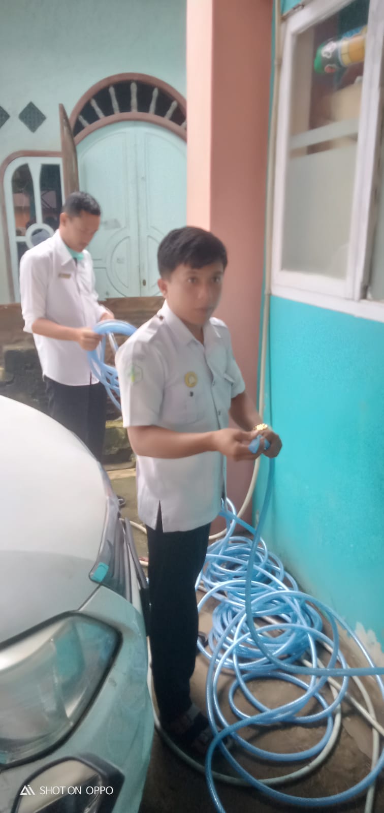 Petugas kesling pusk AirHaji bersam petugas lain maksanakan  kegiatan yang berhubungan dengan kebers