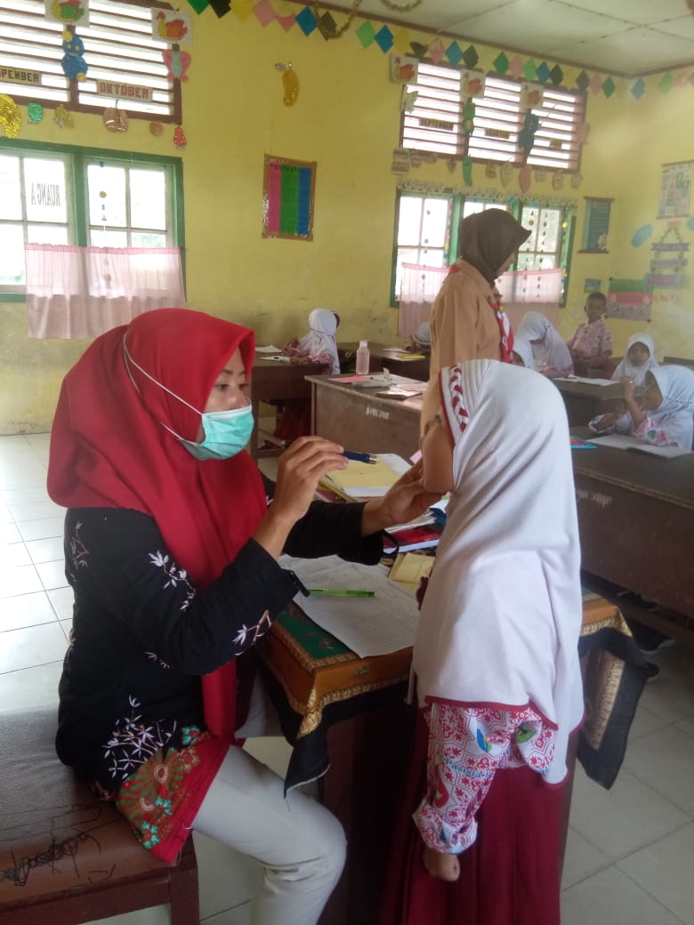 Penjaringan kesehatan di sekolah SDN 09 Padang Sirih