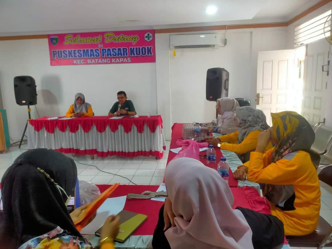 Puskesmas Pasar Kuok Breefing Pagi  setelah melaksanakan apel pagi 