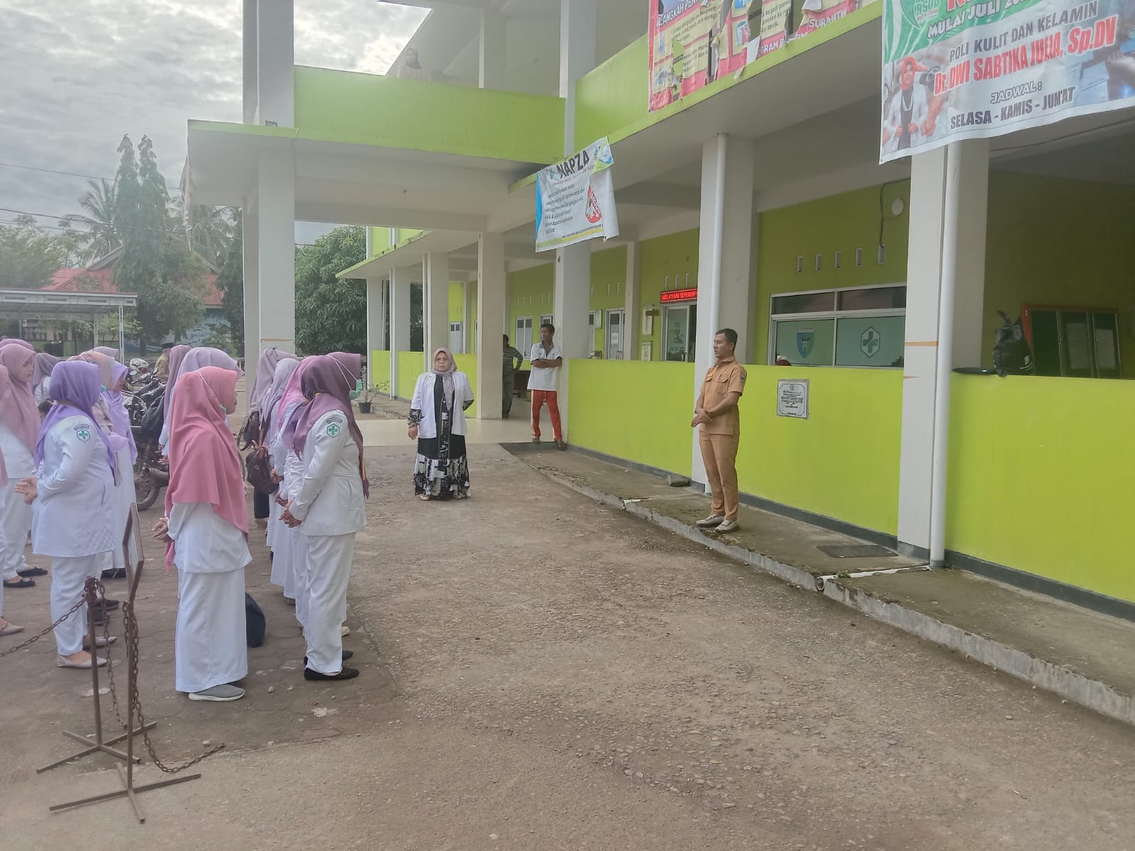 Rutinitas apel pagi* puskesmas Surantih