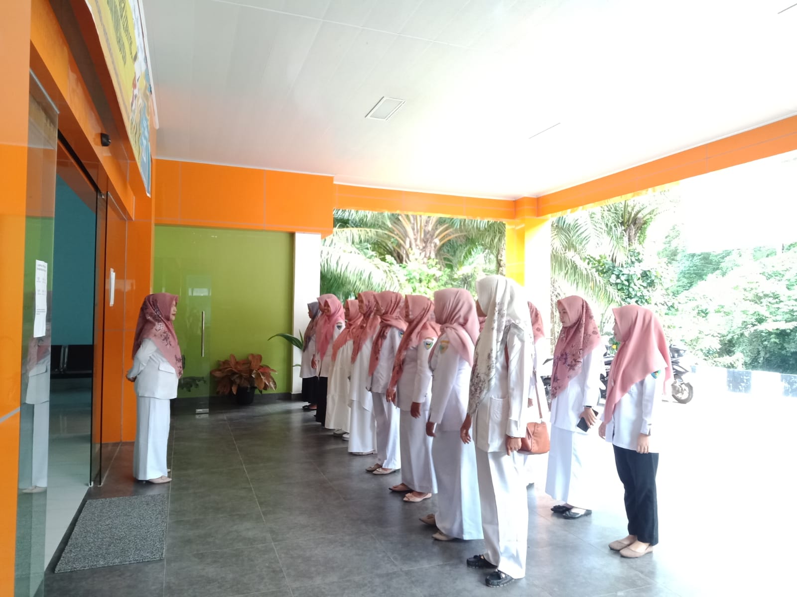 Puskesmas kayu gadang di wajibkan untuk mengikuti Apel siang jam 24.30