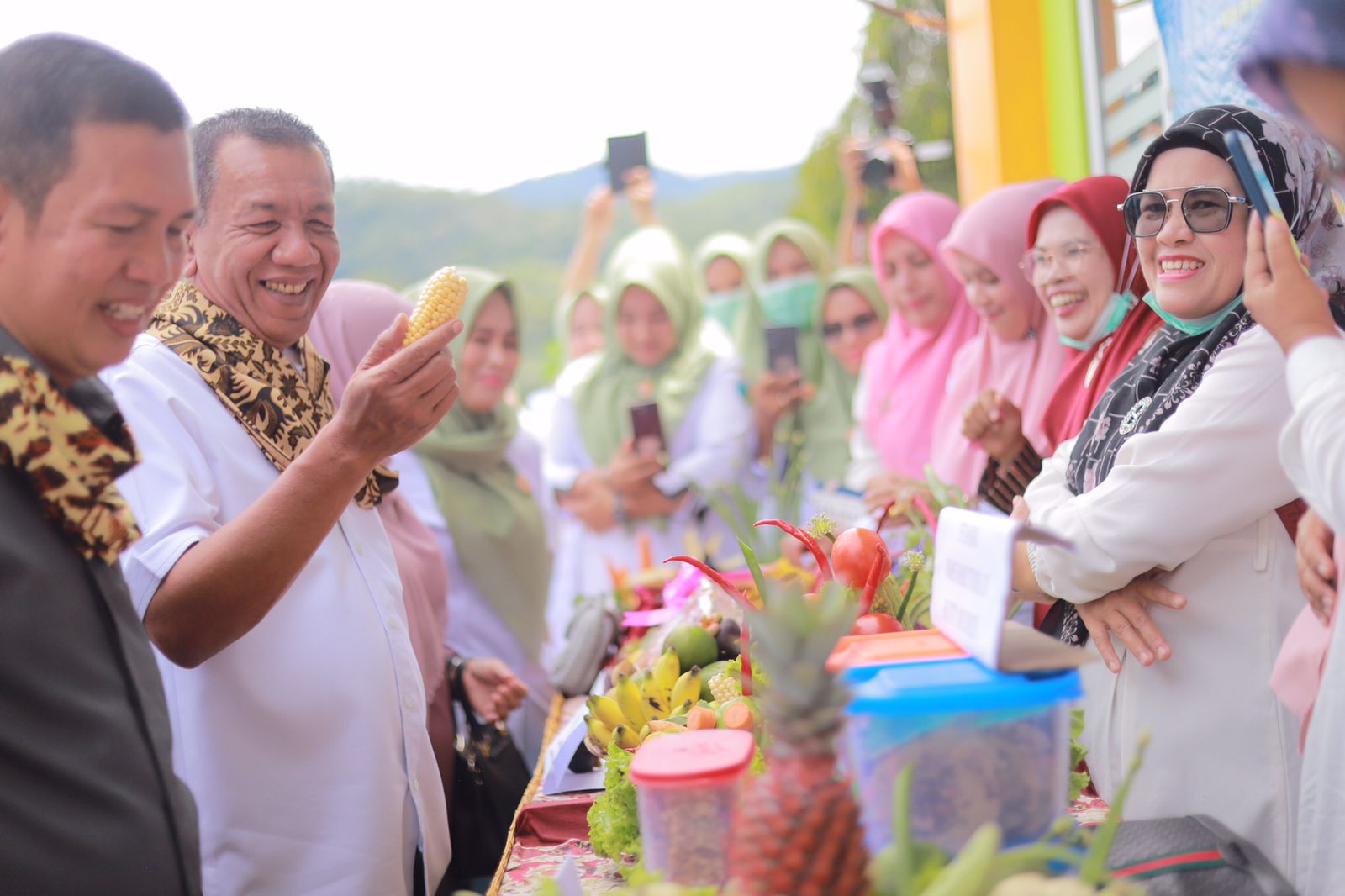 Puskesmas IV Koto mudik dirikan stan GERMAS kreasi buah dan sayur  pada peresmian Gedung Baru 