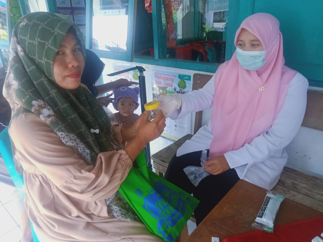 Pemeriksaan TB dan malaria pada ibu hamil dan ibu menyusui di Pustu Ampang tulak Pusk Tapan\"