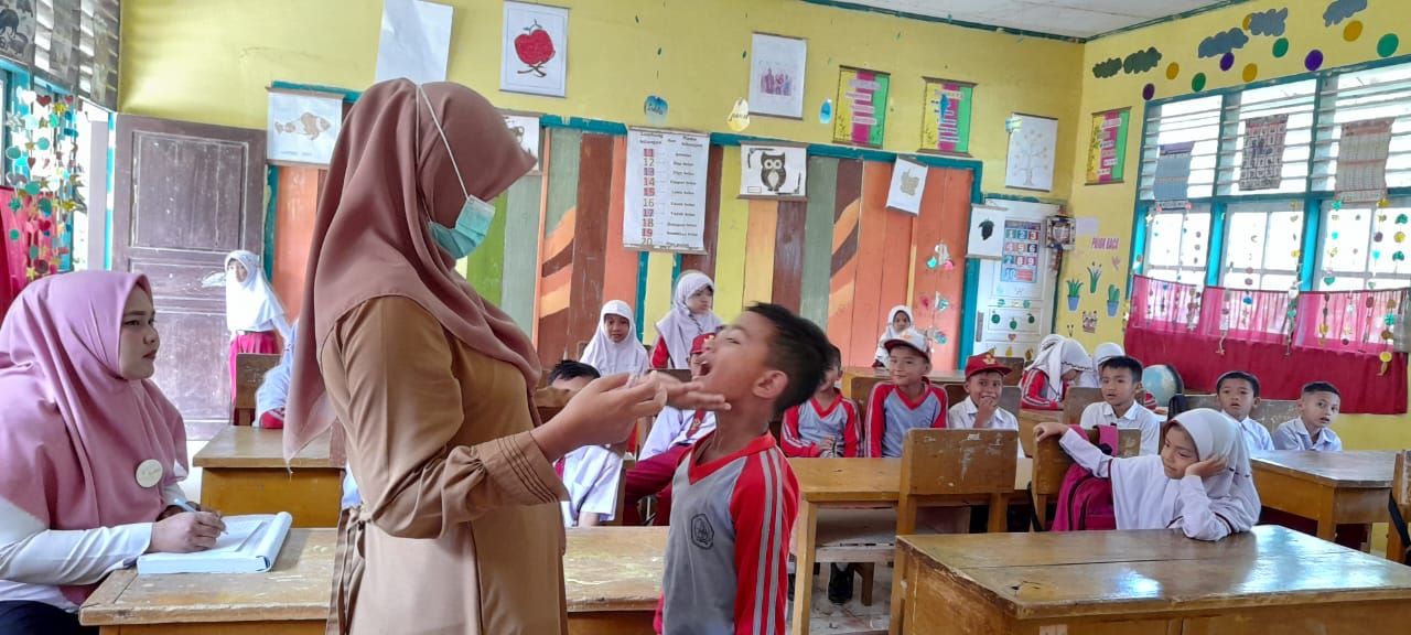 Penyuluhan kesehatan prilaku hidup bersih dan sehat di sekolah SD 02 Teratak Teleng Puskesmas Asam K