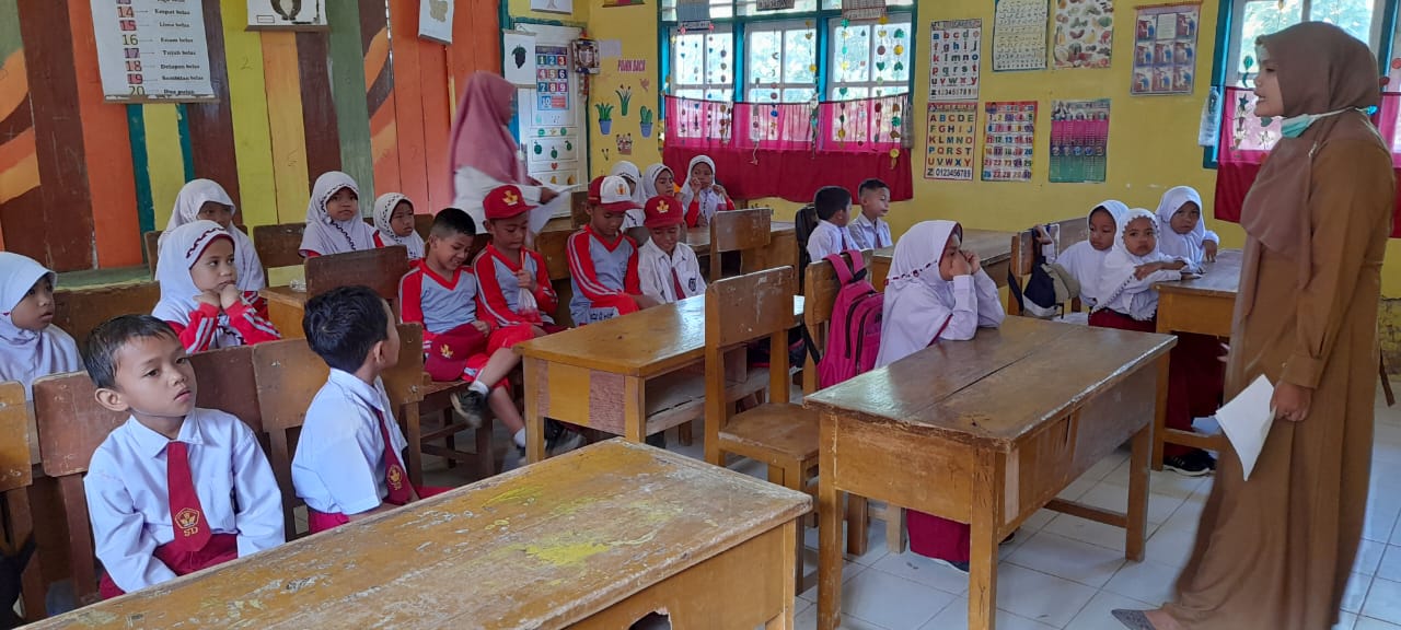 Penyuluhan kesehatan prilaku hidup bersih dan sehat di sekolah SD 02 Teratak Teleng Puskesmas Asam K
