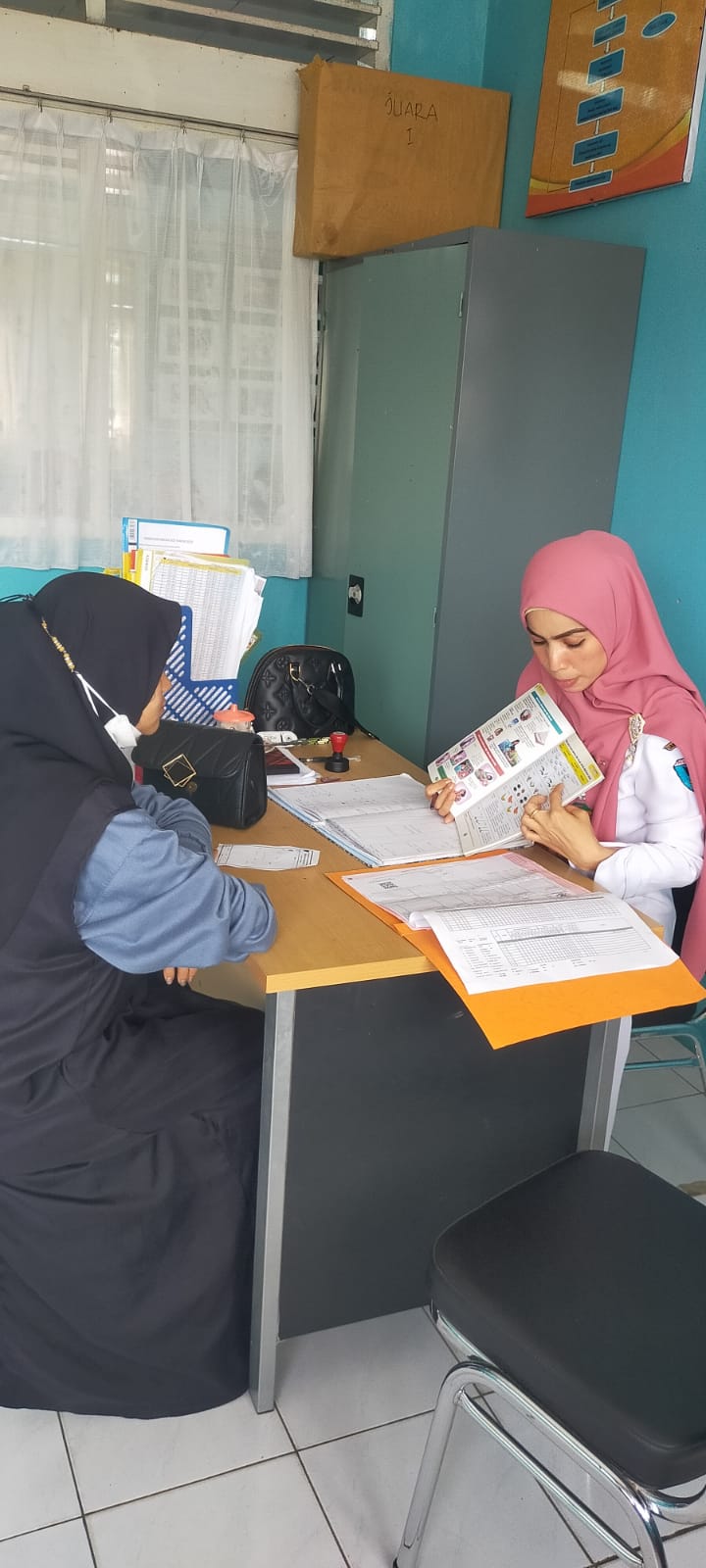 PUSKESMAS AIR HAJI  LAYANI PASIEN DI POLI GIZI