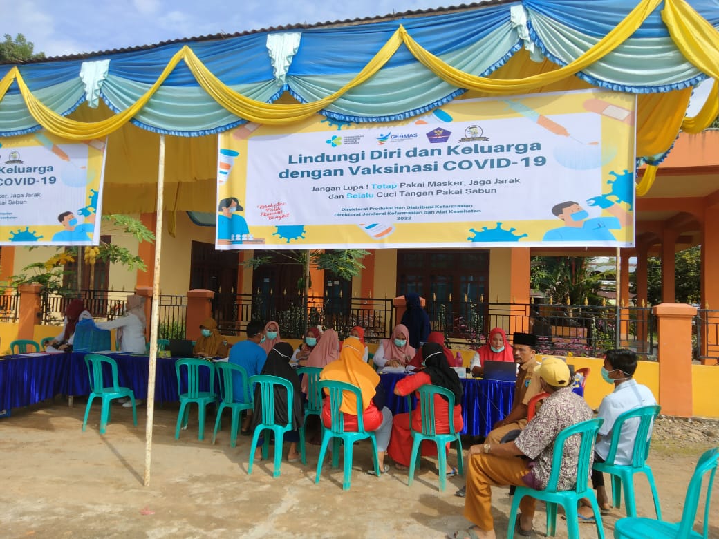 Puskesmas tanjung beringin\" vaksinasi massal\" Di Nagari Lunang yang dihadiri oleh masyarakat