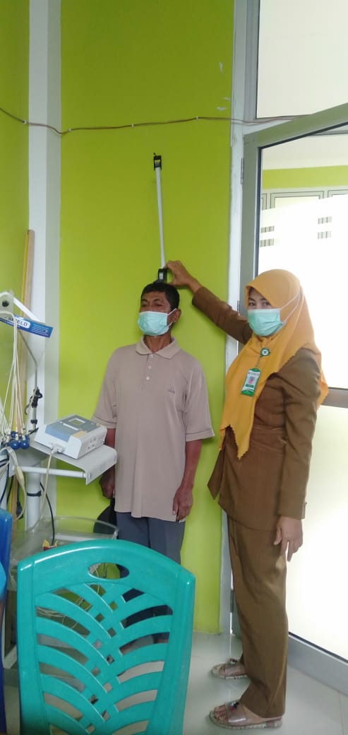 Pemeriksaan dalam gedung : pelayanan di poli lansia puskesmas balaiselasa.
