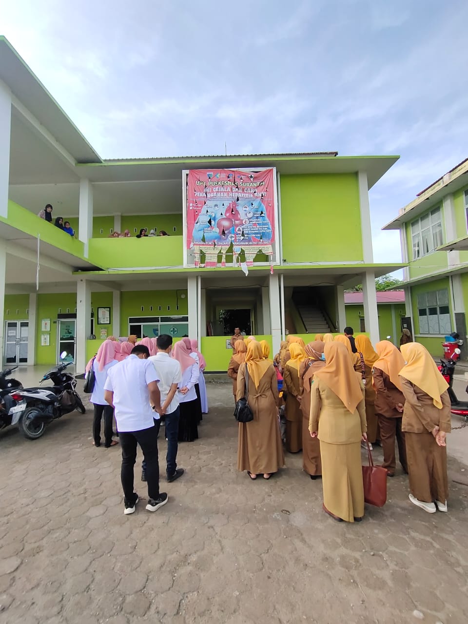 PUSKESMAS SURANTIH LAKSANAKAN RUTINITAS APEL PAGI*