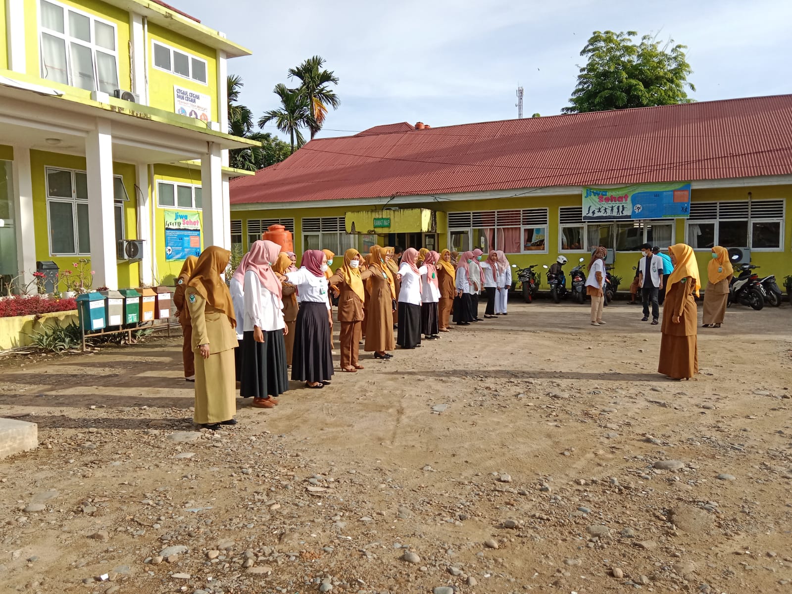 PUSKESMAS BALAI SELASA LAKSANAKAN APEL PAGI SEBAGAI SARANA INFORMASI TERBARU 