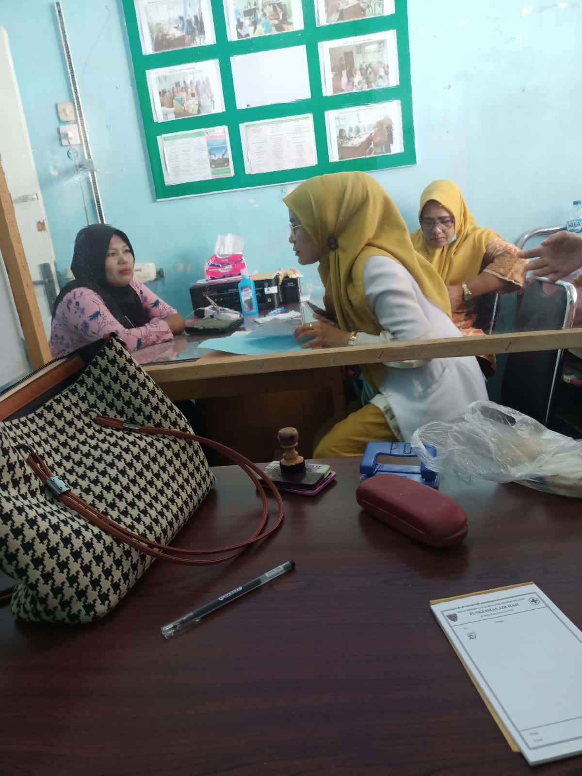 Puskesmas AirHaji lakukan pelayanan di poli umum Kamis tgl 27-10-2022