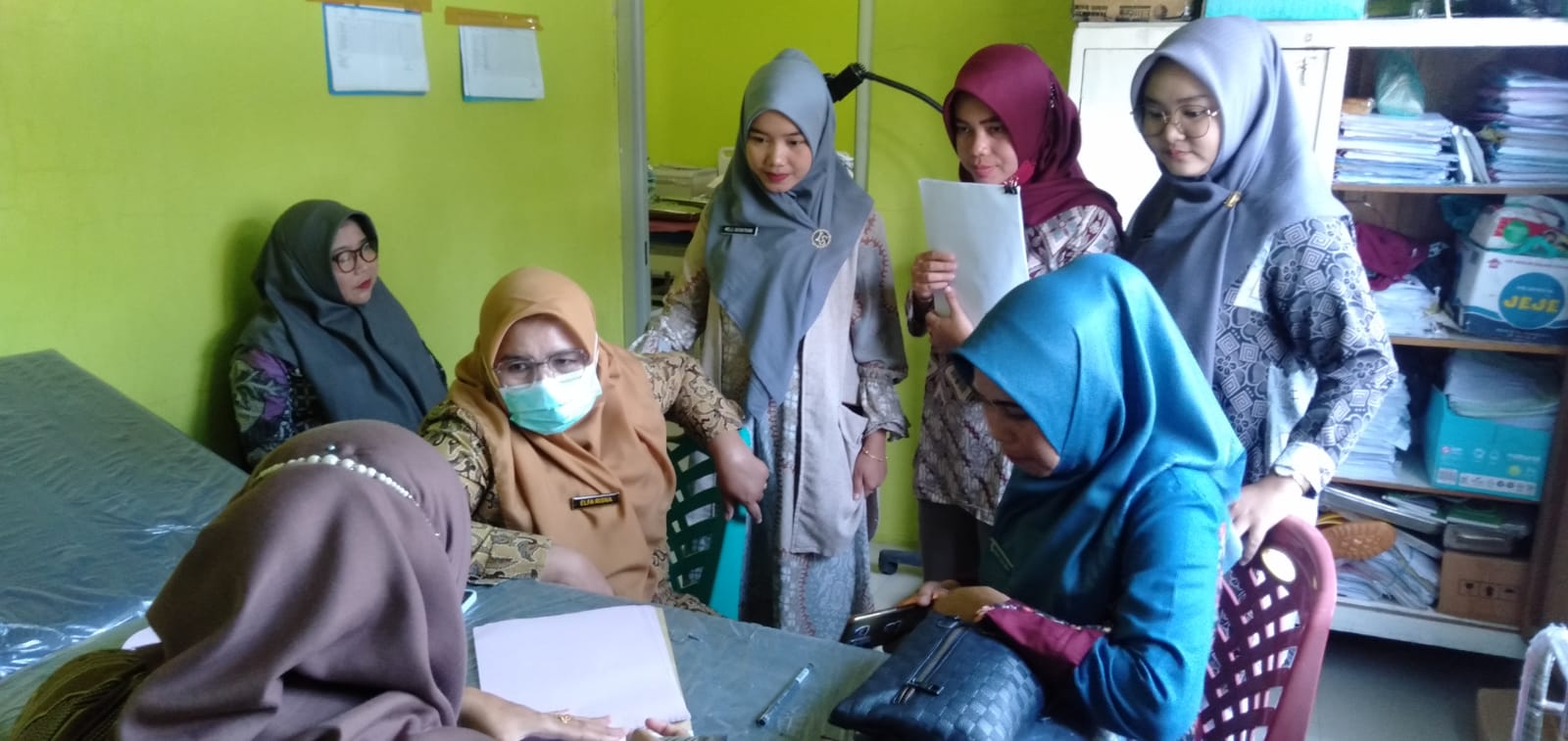 Puskesmas Koto Berapak melakukan screening dan pemeriksaan IVA Test terhadap seluruh ASN dan Non ASN