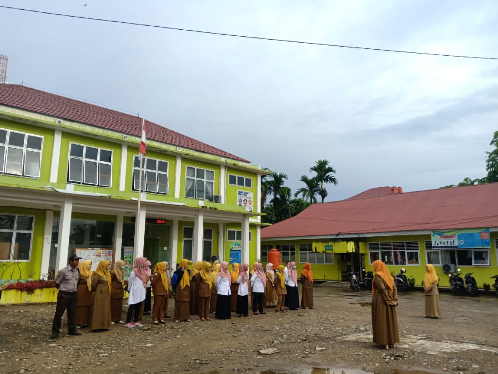 Puskesmas Balai Selasa melaksanakan rutinitas apel pagi sebelum melakukan pelayanan
