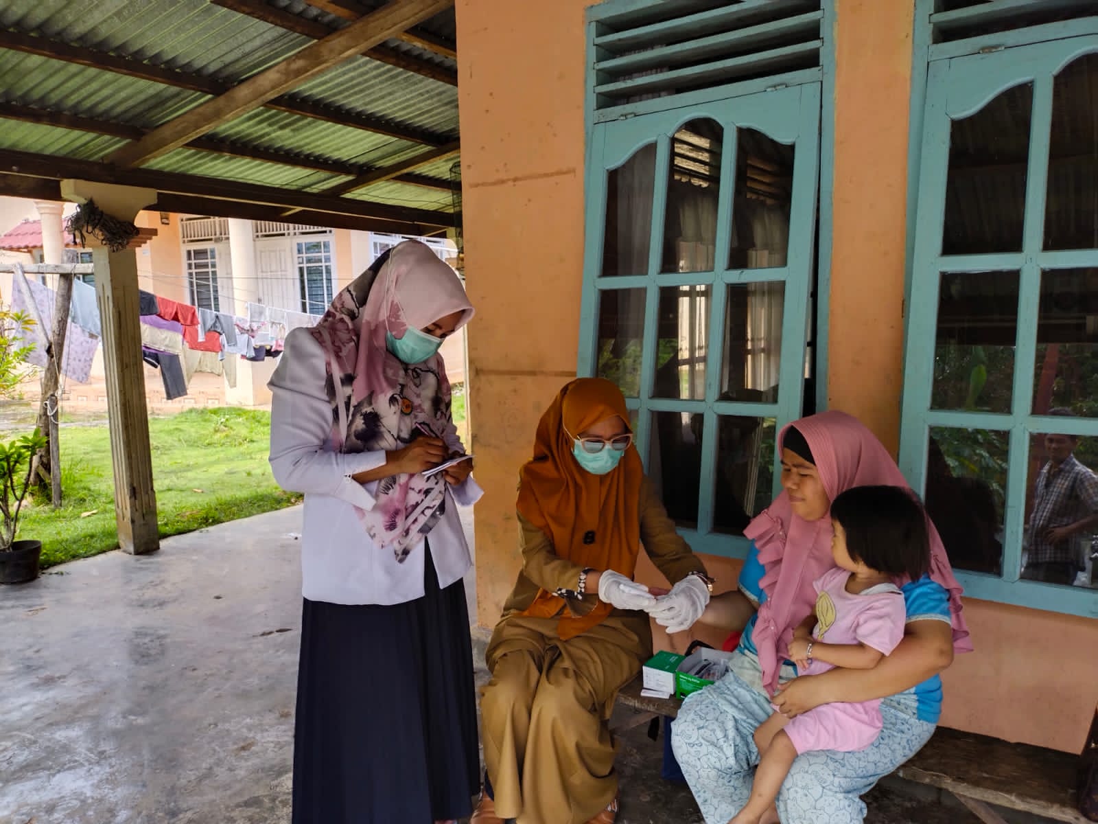 Pemeriksaaan malaria pada ibu hamil di nagari IV Koto Mudiek oleh petugas puskesmas IV koto mudik 