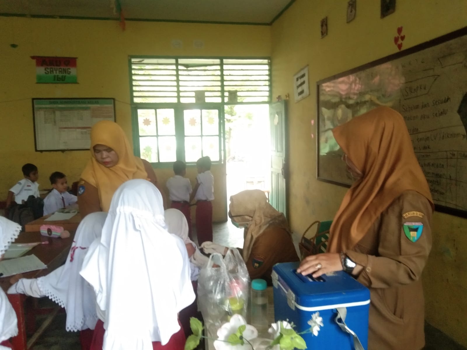 PUSKESMAS IV KOTO MUDIK  PELAKSANAAN BULAN IMUNISASI ANAK SEKOLAH (BIAS) DT DAN TD di SDn 19 KAMPUNG