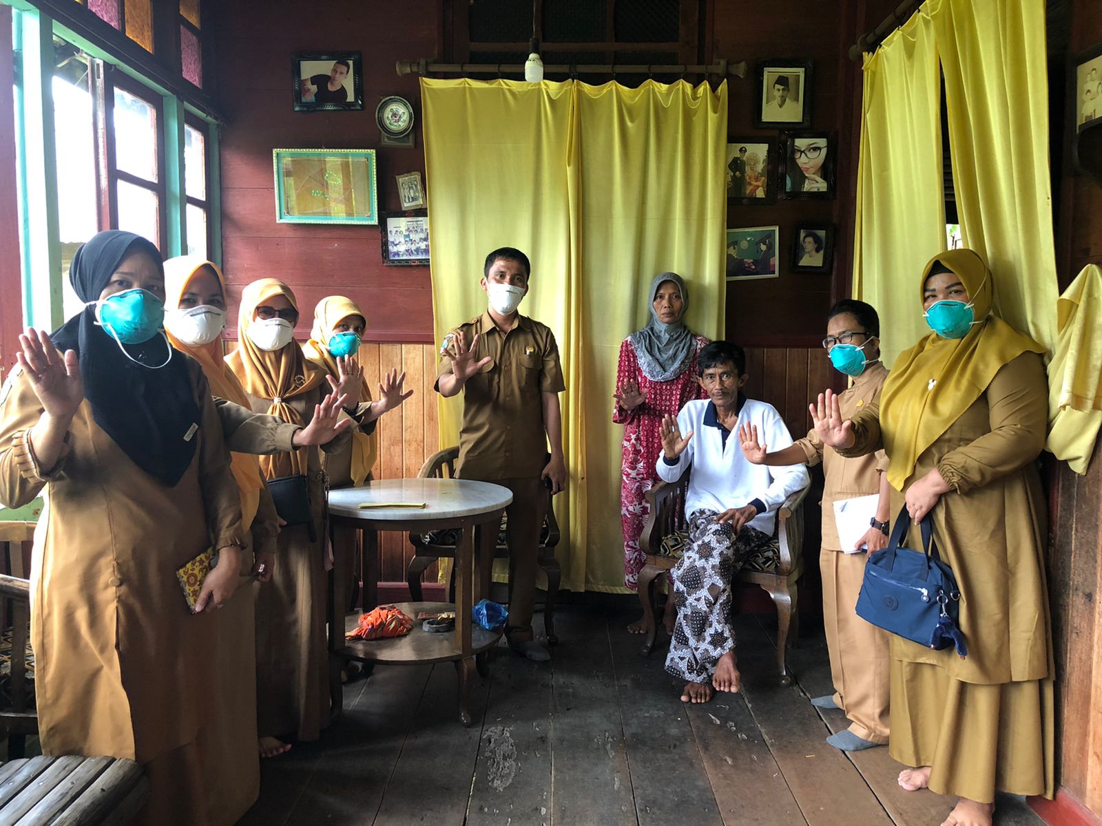 PUSKESMAS BALAI SELASA  DAN TIM P2P DINAS KESEHATAN MENGUNJUNGI PASIEN  TB MDR YANG TAK MAU DI RUJUK