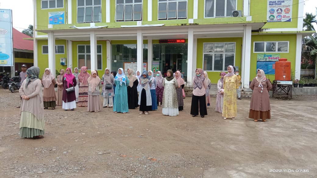 Puskesmas Balai Selasa melaksanakan rutinitas apel pagi sebelum melakukan pelayanan Kesehatan 