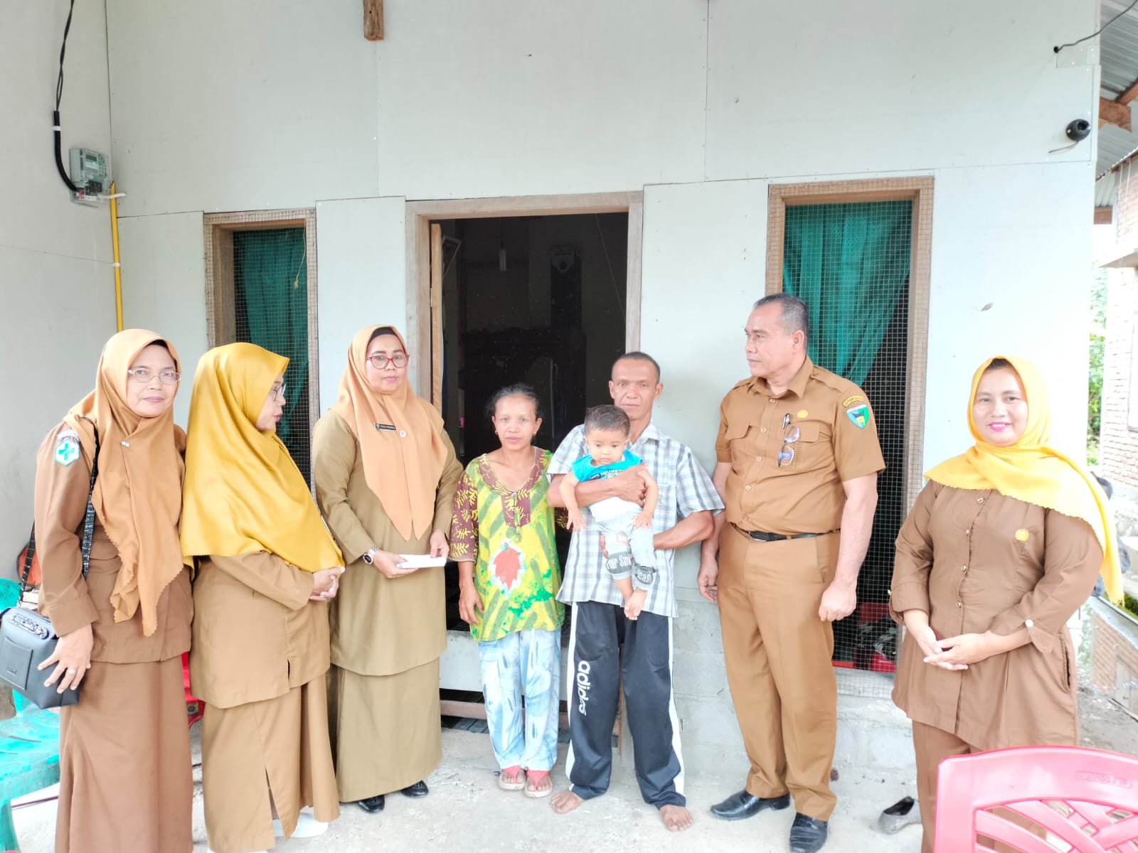 Puskesmas Kayu Gadang dampingi Dinas Perikanan dan pangan  berikan Bantuan  Anak Stunting