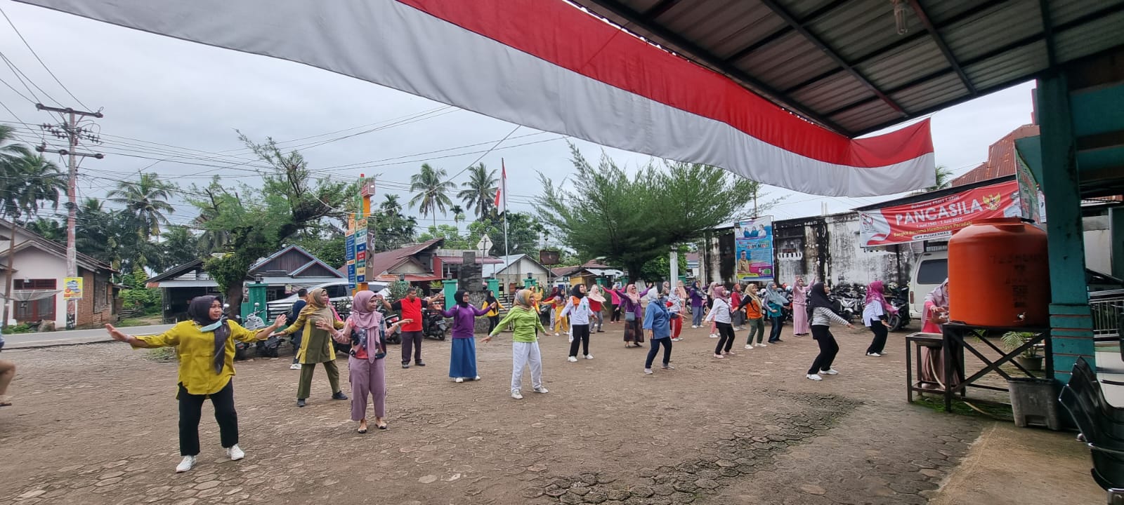 puskesmas air haji melaksanakan germas dalam rangka memperingati Hari Kesehatan Nasional (HKN)...
