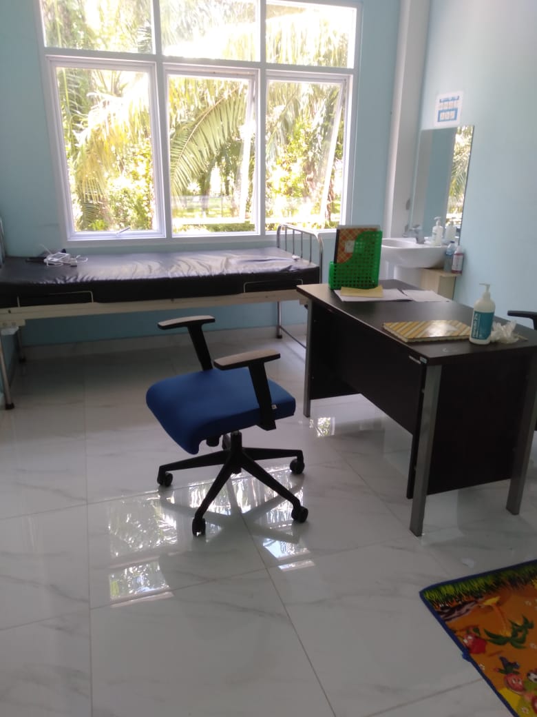 PENGONTROLAN KEBERSIHAN RUANGAN OLEH KEPALA PUSKESMAS KAYU GADANG SETELAH STAF PULANG KERJA