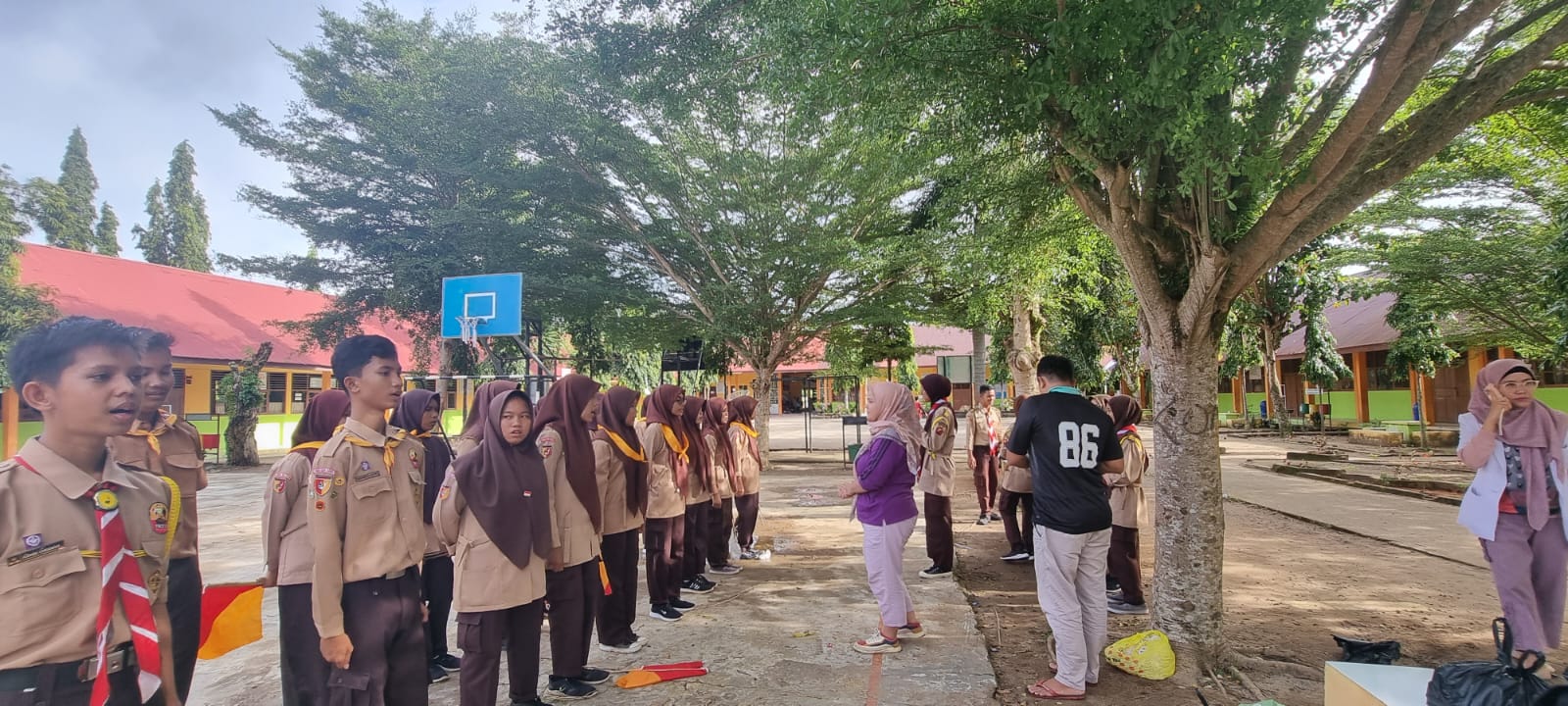 Kegiatan saka bakti husada puskesmas air haji di SMA 1 lingo sari baganti, dengan petugas promkes Su