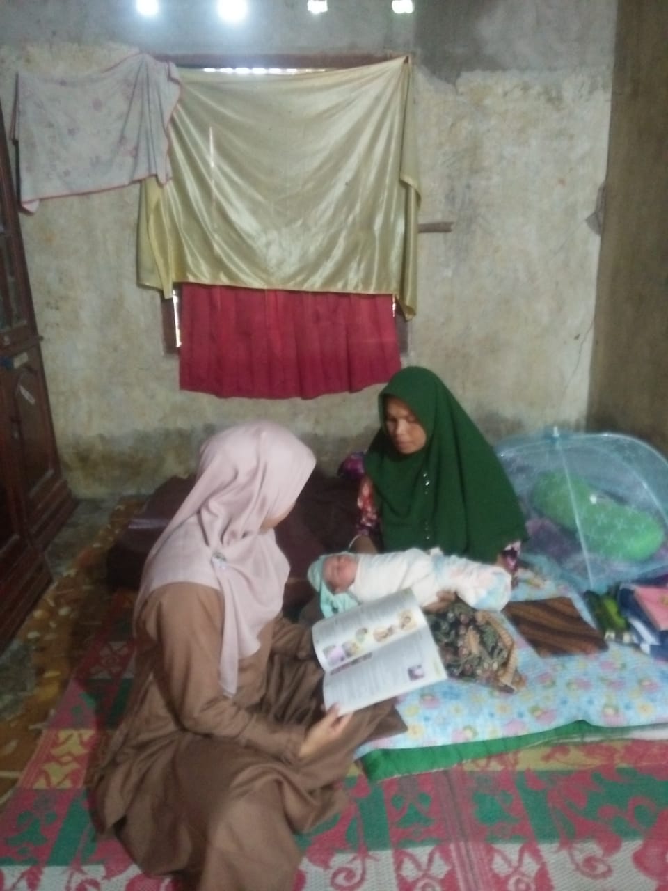 PUSKESMAS KAYU GADANG  MENGUNJUNGI RUMAH IBU NIFAS DI WILKER POKESRI LB BUKIK